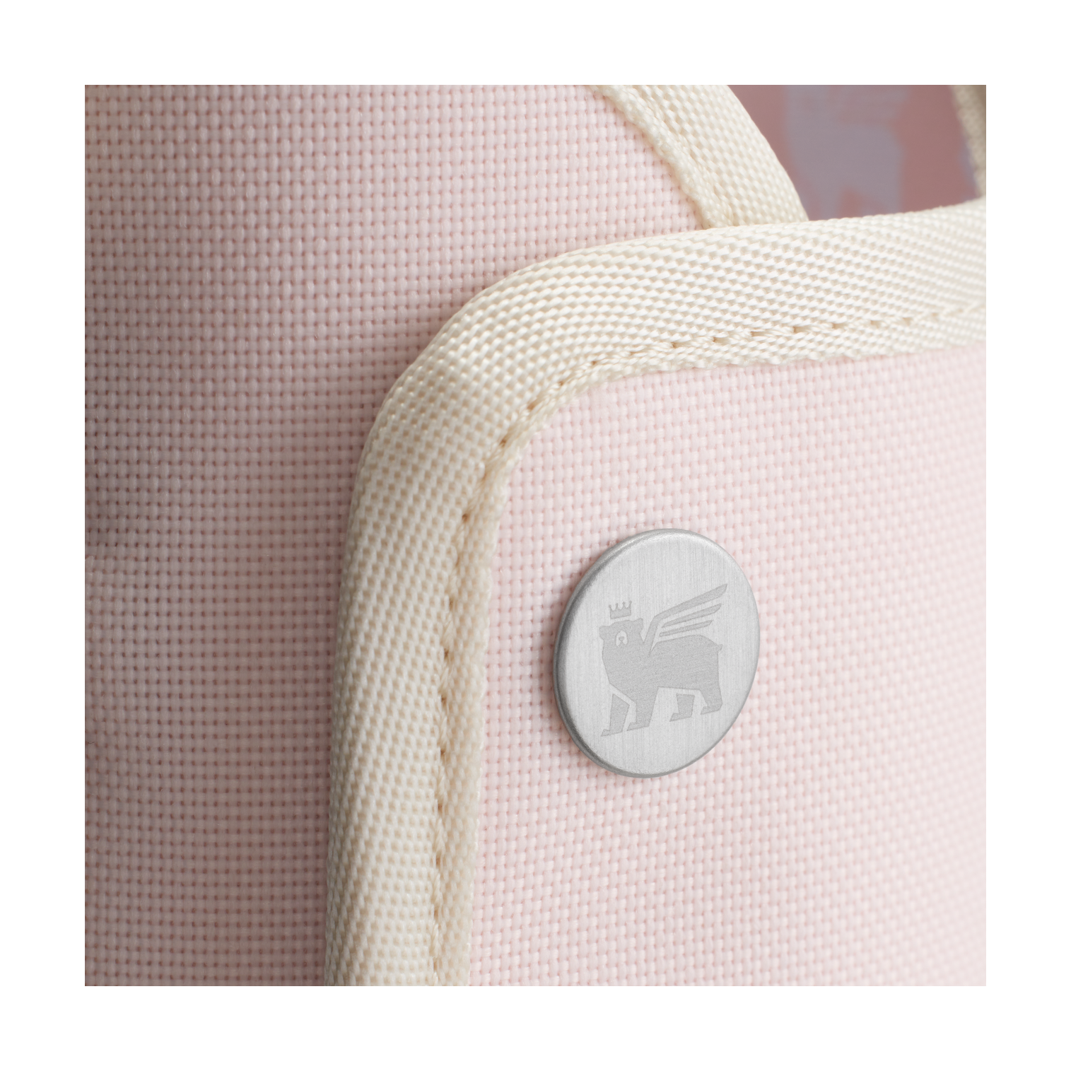 B2B_Web_PNG-TheQuencherCompanionSling40OZ-RoseQuartz-Detail.png