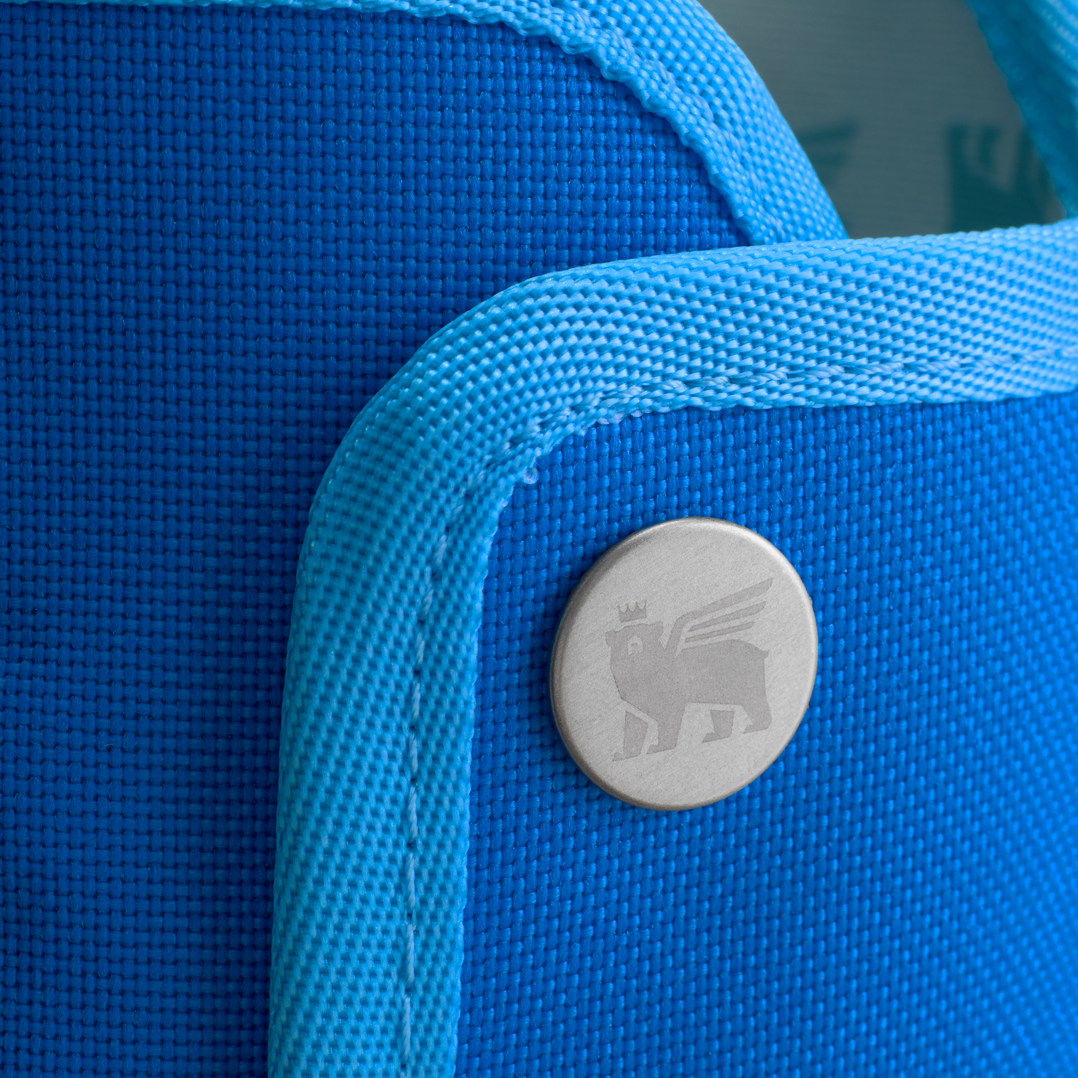 Web_PNG_Square-TheAllDay40ozQuencherCarry-All-Azure-Detail.png