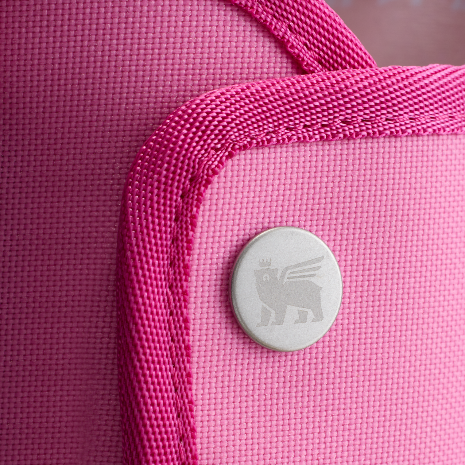 Web_PNG_Square-TheAllDay40ozQuencherCarry-All-Peony-Detail.png