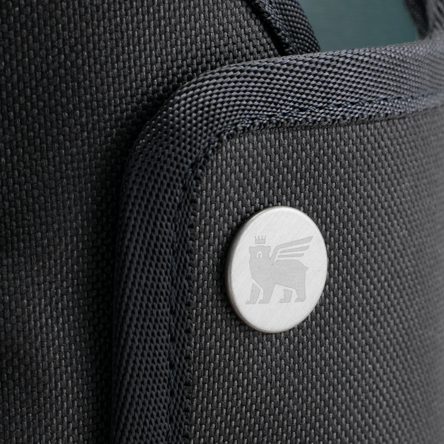 Web_PNG_Square-TheQuencherCompanionSling40OZ-Black-Detail.png